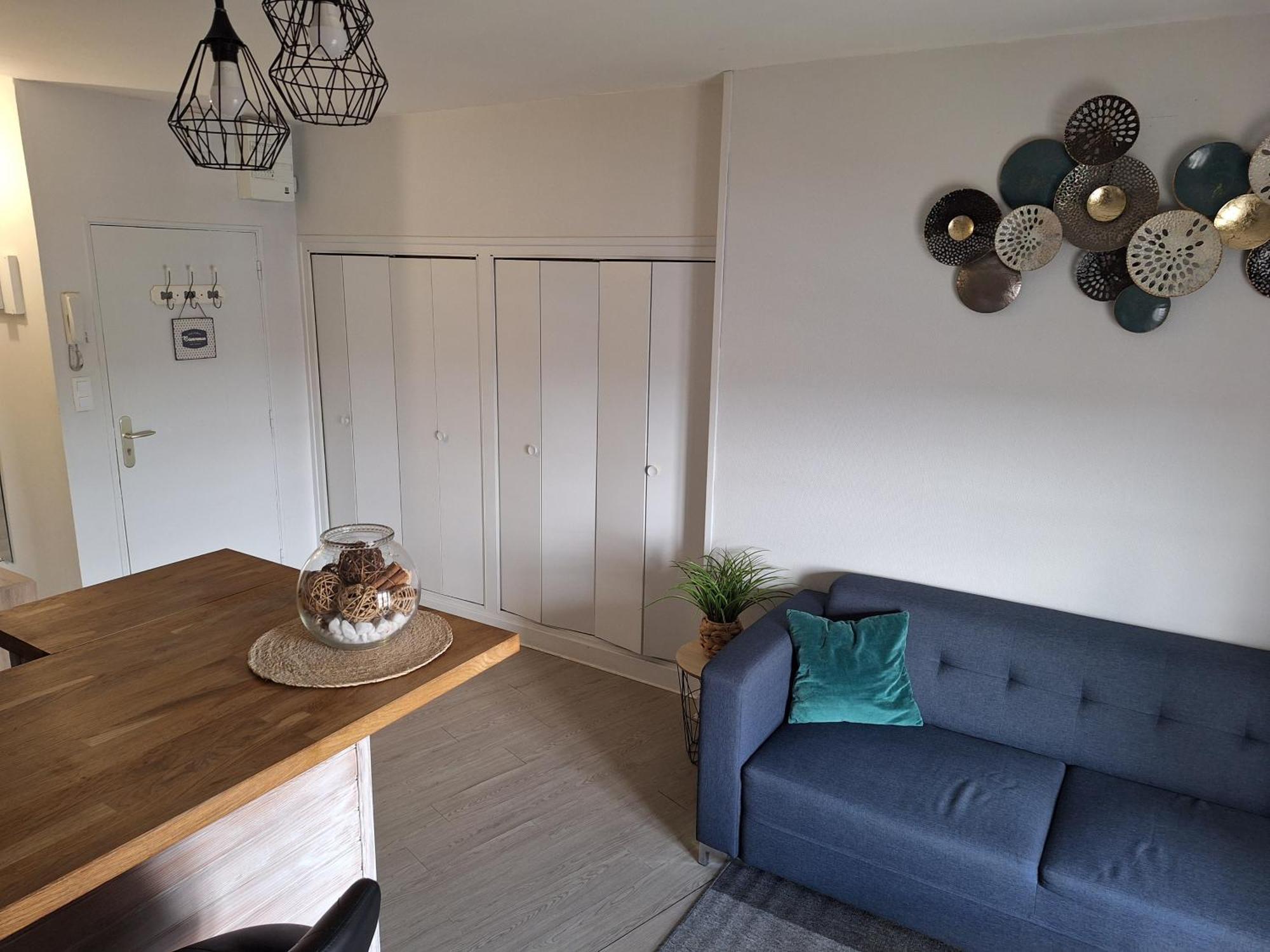 Appartement F2 Centre-Ville Issoire Avec Jolie Vue Exterior photo