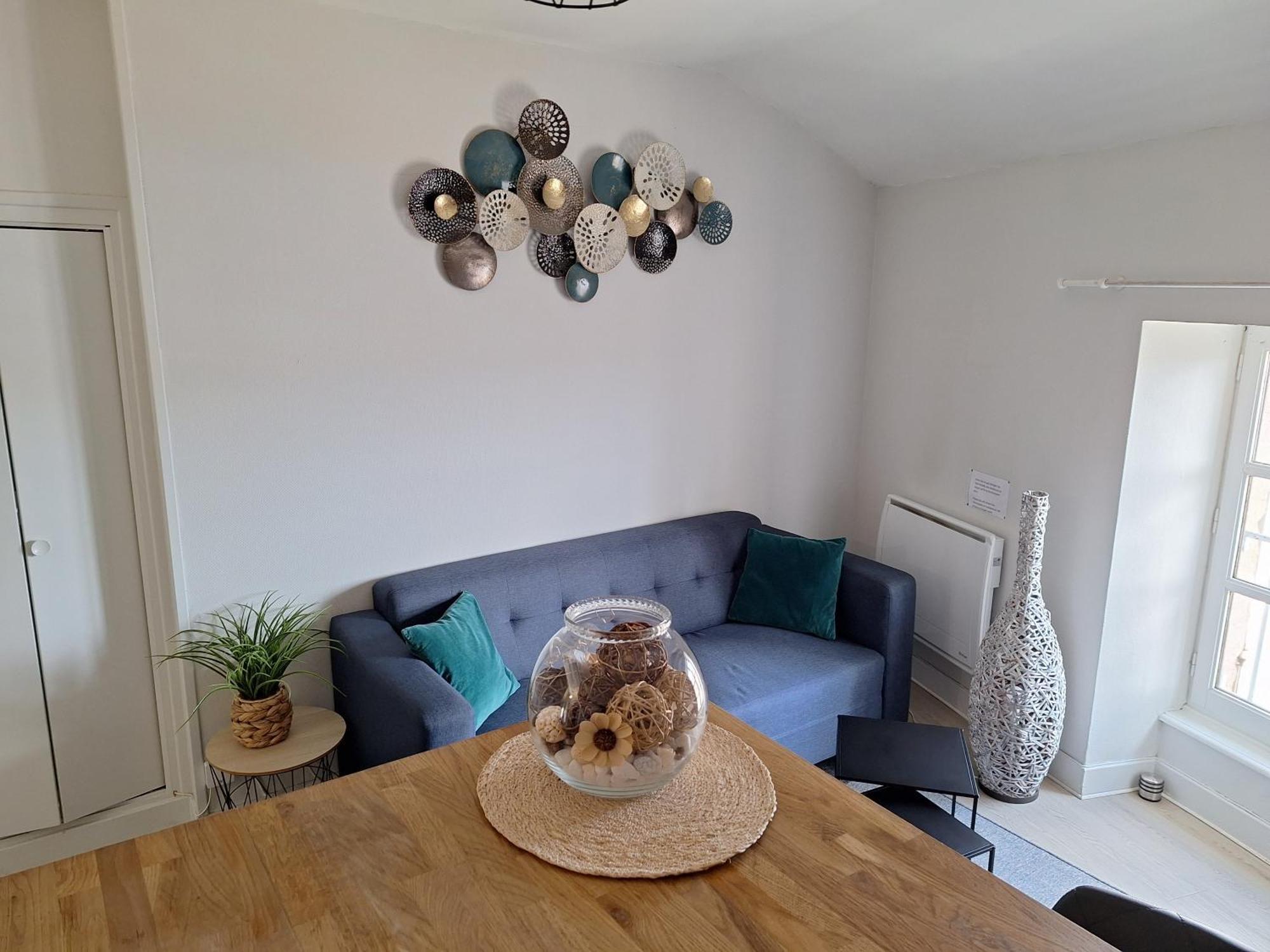 Appartement F2 Centre-Ville Issoire Avec Jolie Vue Exterior photo